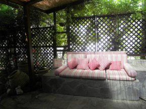  Charming Maisonette  Полихроно